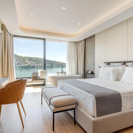 Yacht Premium Hotel 4*