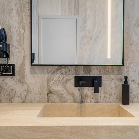 Al'yacht Premium 4* Sarandë