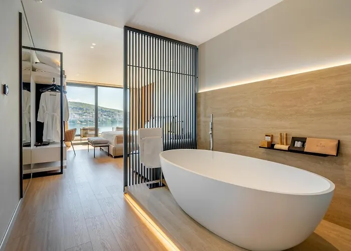 Al'yacht Premium 호텔 Sarandë