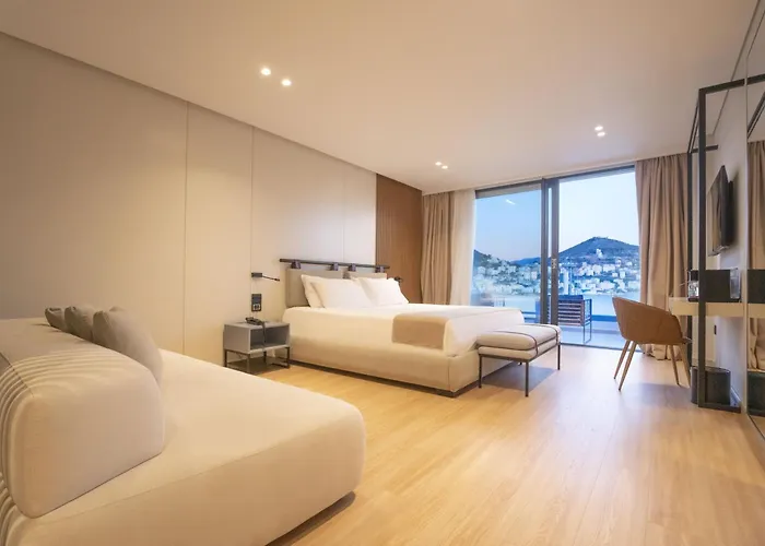 Al'yacht Premium Hotel