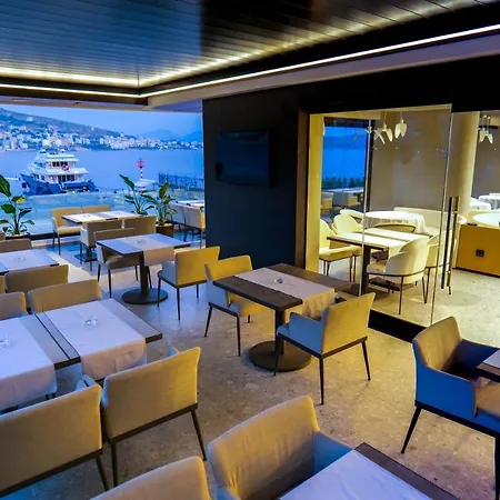 Otel Al'yacht Premium Saranda